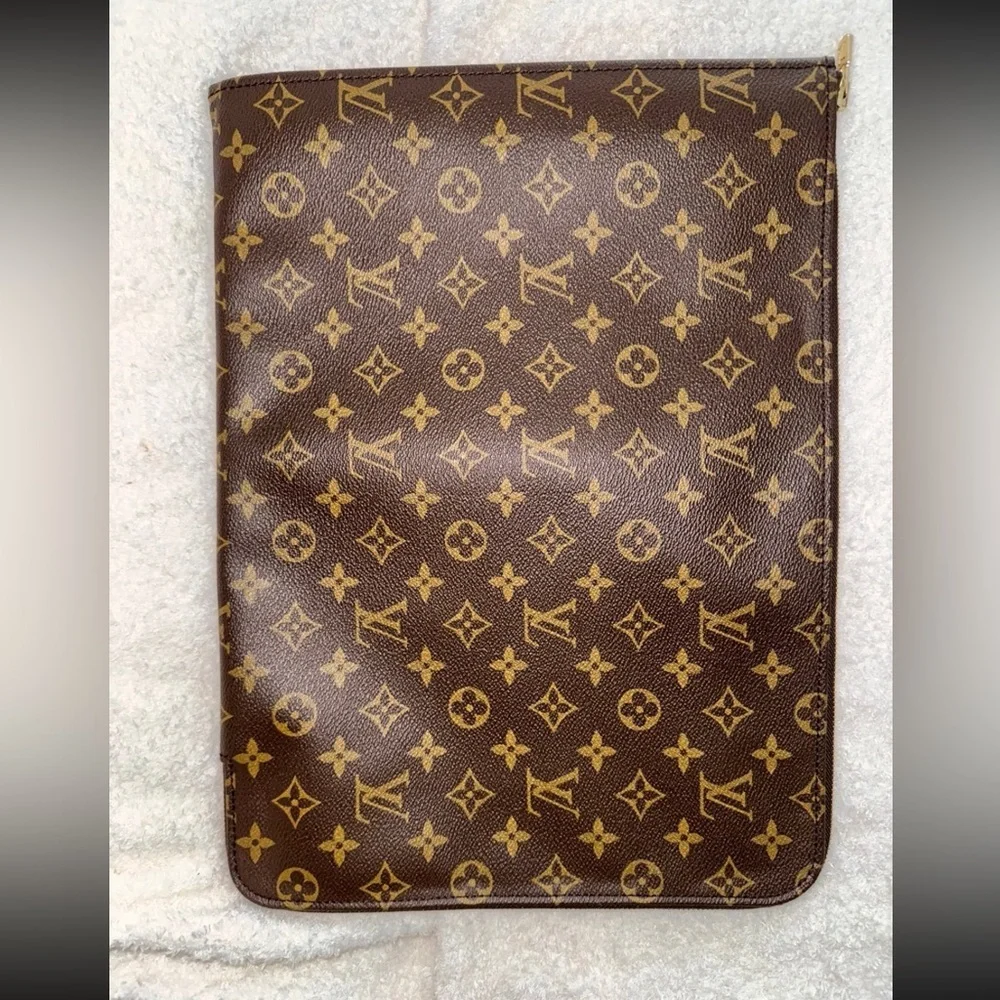 ♥️RARE ♥️LOUIS VUITTON DOCUMENT/LAPTOP HOLDER! GREAT CONDITION! 100% AUTHENTIC